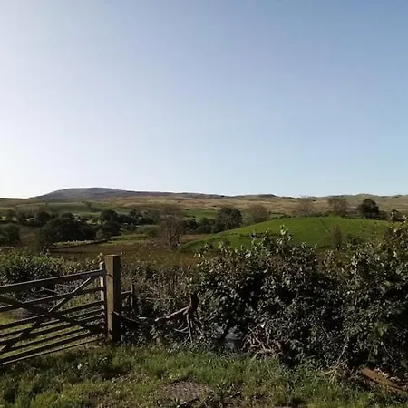 Rural Getaway With A View - Old Spout Barn بيت للعطل