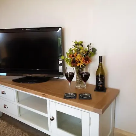 Rural Getaway With A View - Old Spout Barn