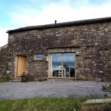 Rural Getaway With A View - Old Spout Barn *