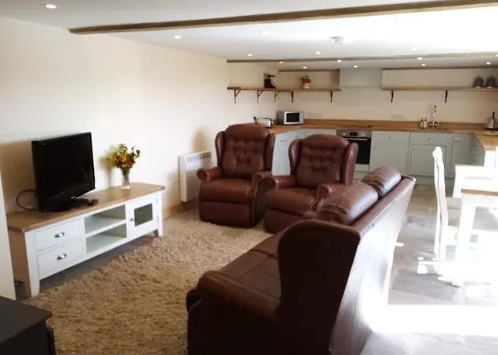 Rural Getaway With A View - Old Spout Barn Ferienhaus