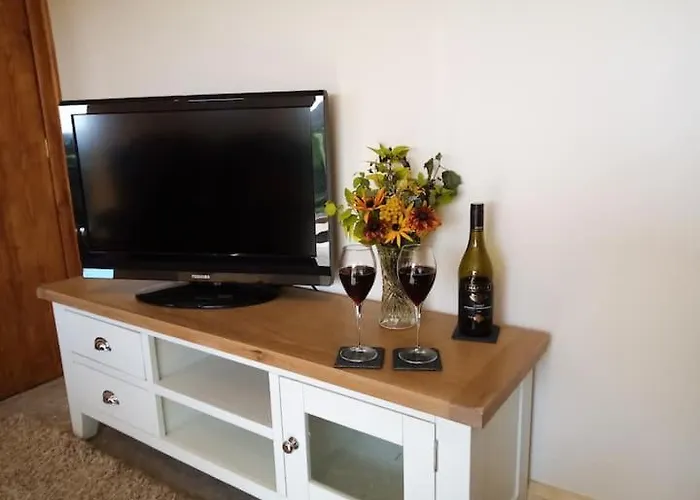 Rural Getaway With A View - Old Spout Barn