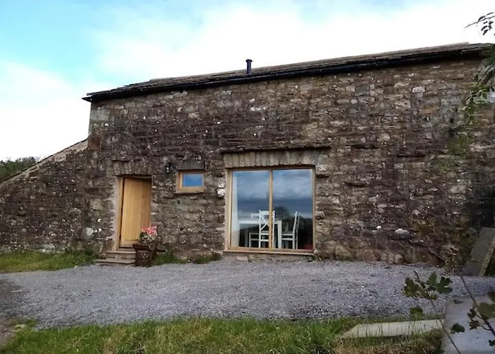 Rural Getaway With A View - Old Spout Barn *